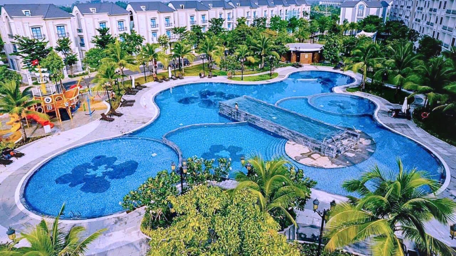 Hồ bơi Malibu Resort