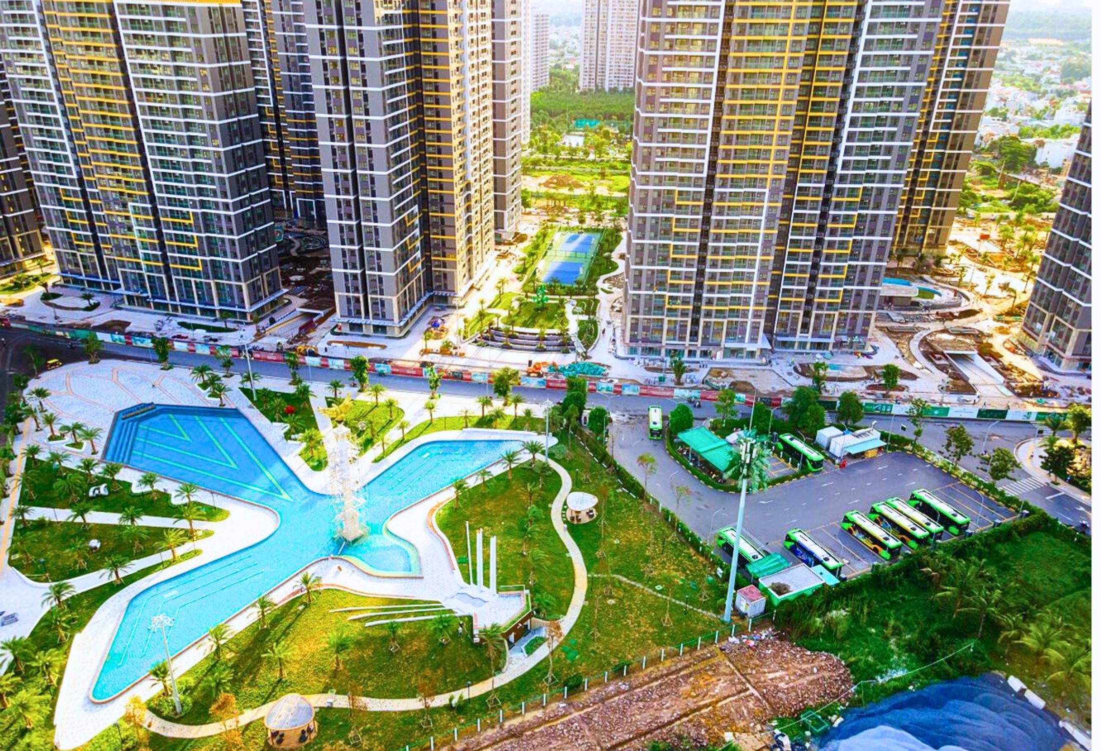 Quảng trường trung tâm Golden Eagle tại Beverly Solari mang biểu tượng Đại bàng đậm chất Mỹ
